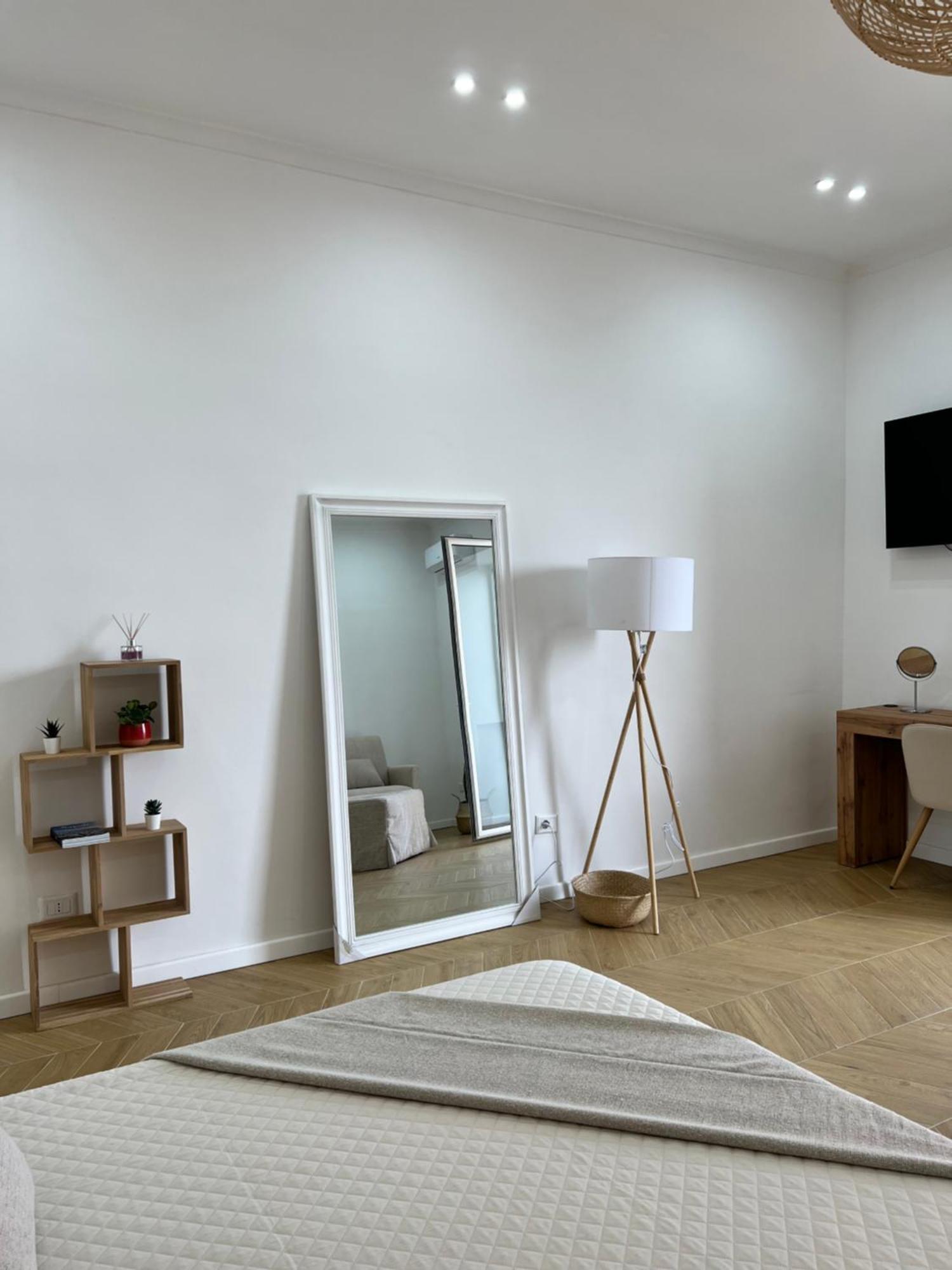 Gennarino Apartments - Panorama Suite With Balcony And Urban Loft Napoli Bagian luar foto