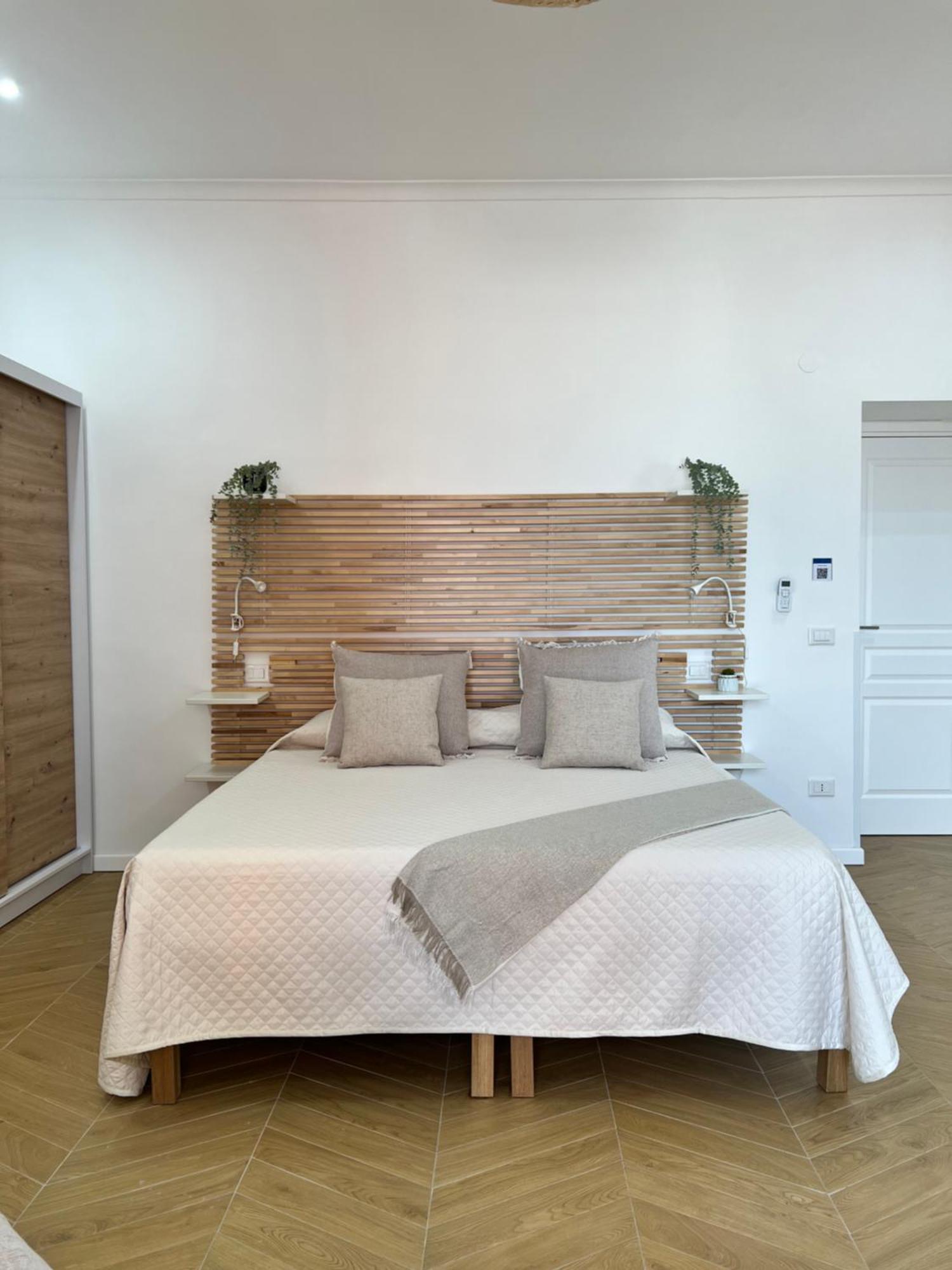 Gennarino Apartments - Panorama Suite With Balcony And Urban Loft Napoli Bagian luar foto