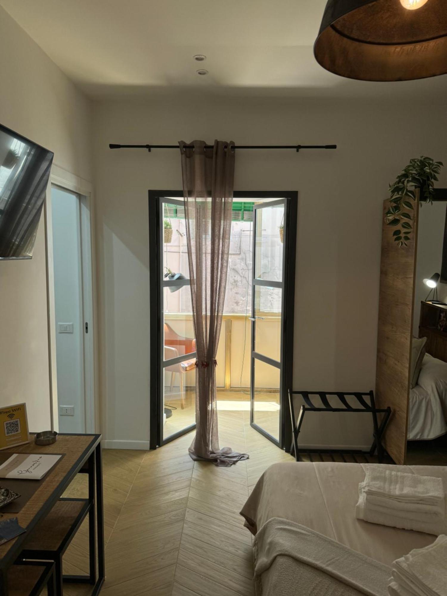 Gennarino Apartments - Panorama Suite With Balcony And Urban Loft Napoli Bagian luar foto
