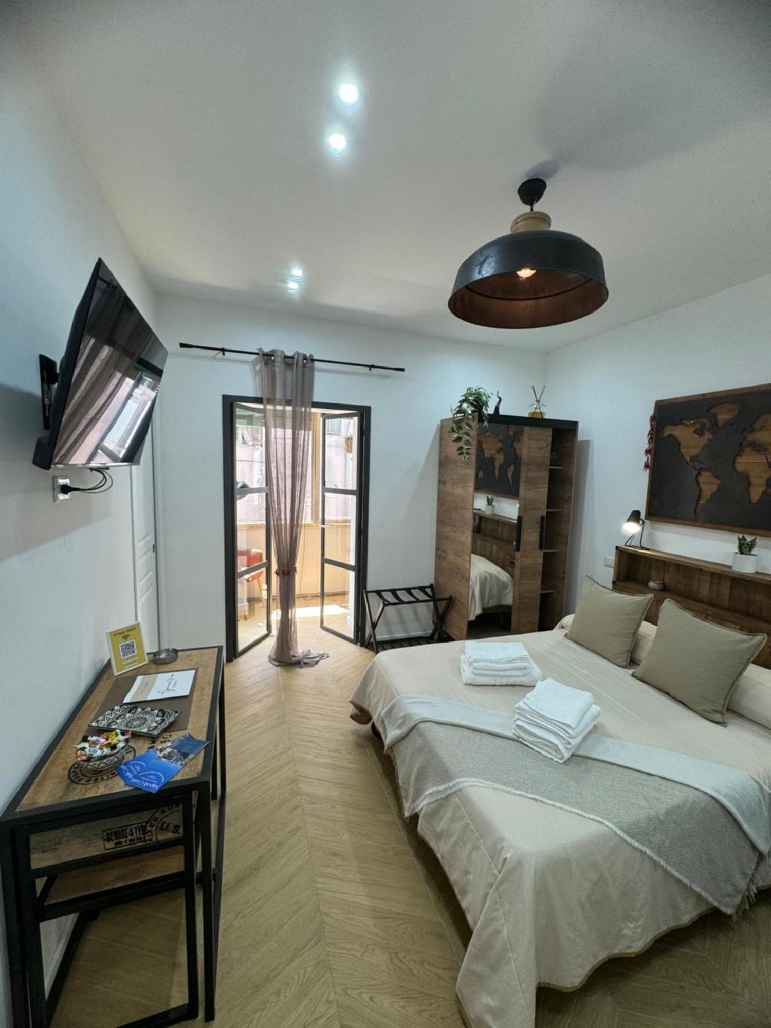 Gennarino Apartments - Panorama Suite With Balcony And Urban Loft Napoli Bagian luar foto