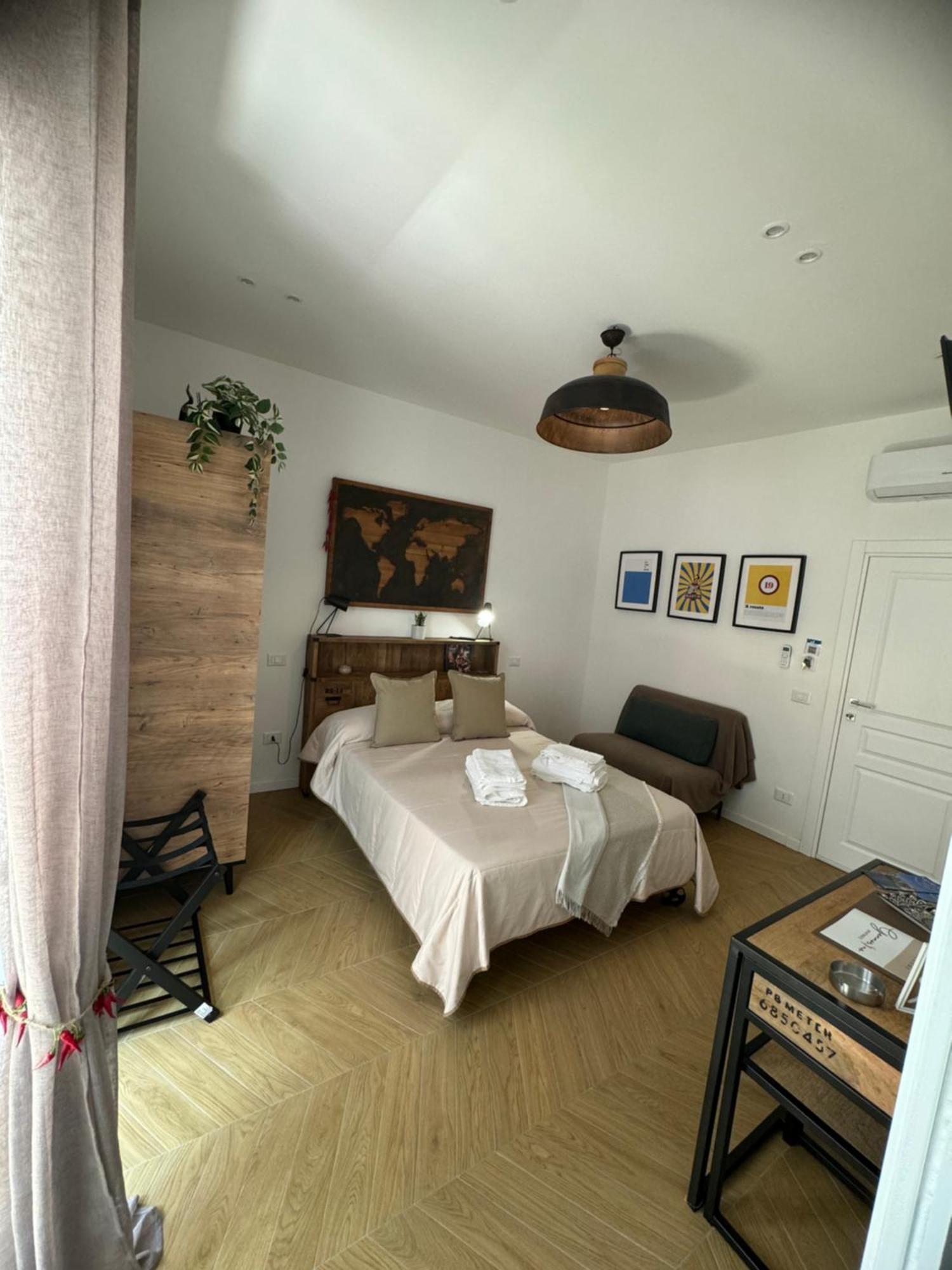 Gennarino Apartments - Panorama Suite With Balcony And Urban Loft Napoli Bagian luar foto